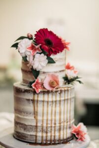 10 Hot Wedding Cake Trends 2024